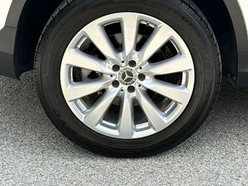 Used 2021 Mercedes-Benz GLC 300 4MATIC image 9