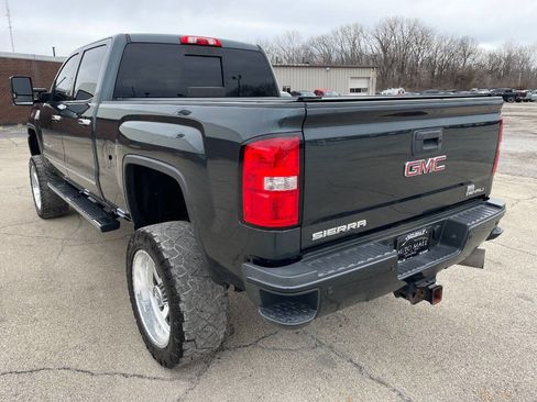 Used 2018 GMC Sierra 2500 Denali w/ Duramax Plus Package image 3