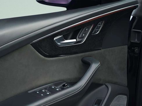 Used 2021 Audi RS Q8 w/ Luxury Package image 33