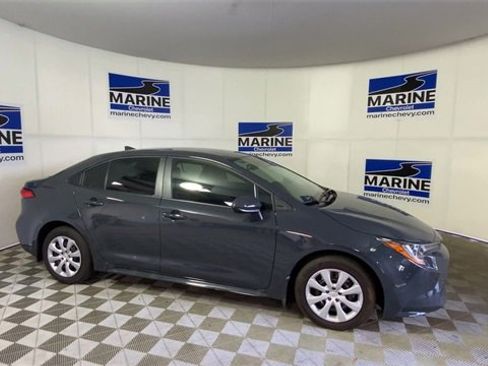 Used 2025 Toyota Corolla LE image 3