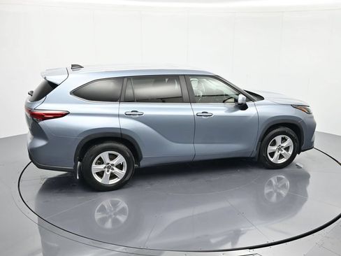 Used 2023 Toyota Highlander LE AWD/4WD image 31