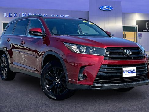 Used 2019 Toyota Highlander SE image 1