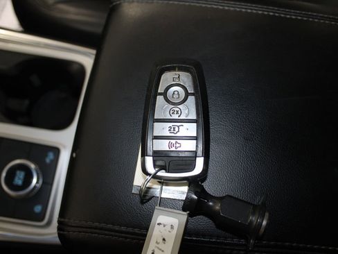 Used 2022 Ford Explorer XLT w/ Equipment Group 202A image 56