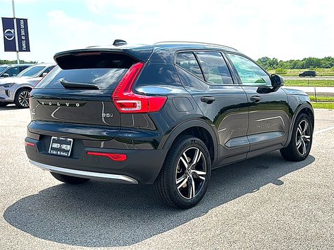 Used 2023 Volvo XC40 B5 Core AWD/4WD image 8
