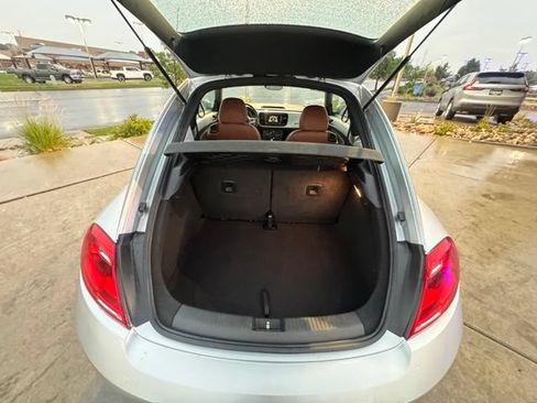 Used 2015 Volkswagen Beetle 1.8T Classic FWD image 27