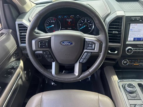 Used 2020 Ford Expedition XLT w/ Equipment Group 202A AWD/4WD image 14