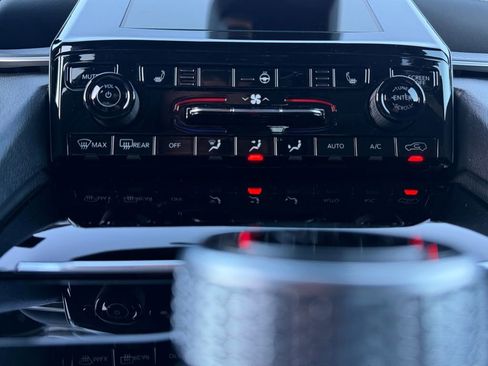 New 2025 Jeep Grand Cherokee Laredo X w/ Luxury Tech Group I image 14