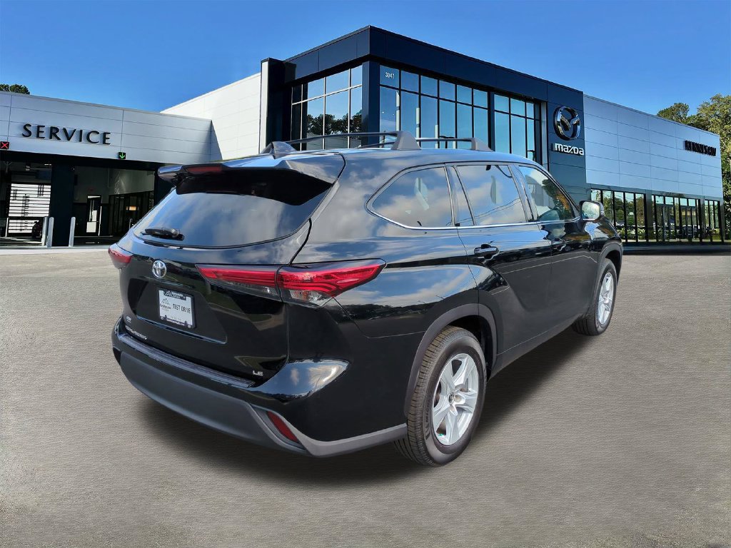 Used 2020 Toyota Highlander LE FWD image 4