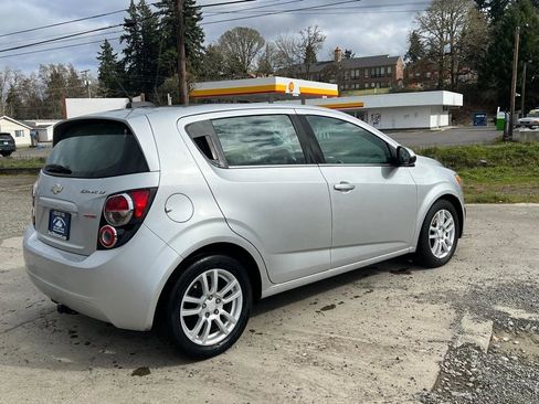 Used 2016 Chevrolet Sonic LT w/ Fun and Sun Package image 10