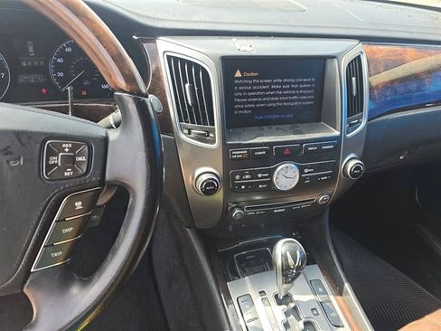 Used 2012 Hyundai Equus Signature RWD image 16