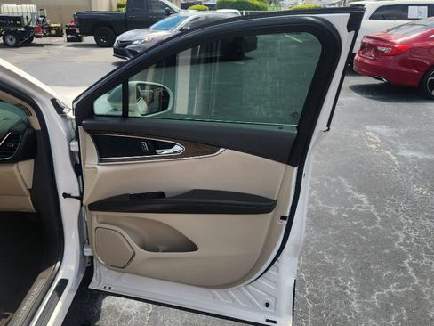 Used 2016 Lincoln MKX Reserve w/ Technology Package FWD image 15