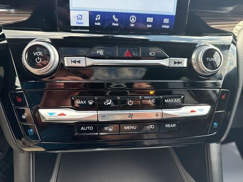 Used 2023 Ford Explorer Limited w/ Limited Technology Package AWD/4WD image 17