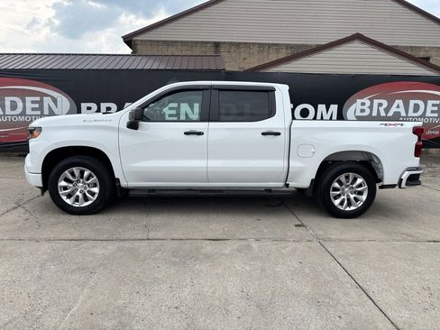 Used 2024 Chevrolet Silverado 1500 Custom image 4