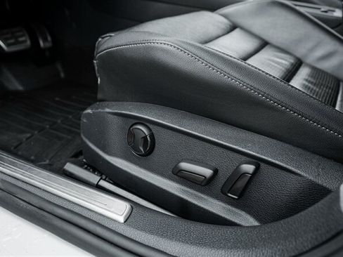 Used 2019 Volkswagen Golf R 4-Door AWD/4WD image 24