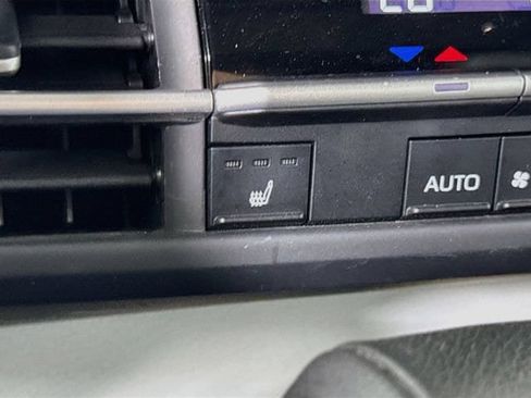 Certified 2025 Toyota Sienna XLE FWD image 21