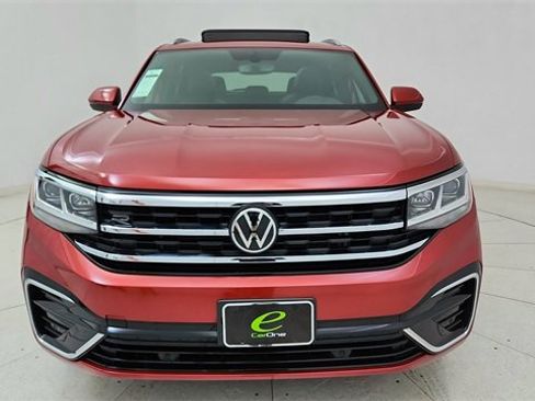 Used 2021 Volkswagen Atlas Cross Sport SE w/ Panoramic Sunroof Package image 2
