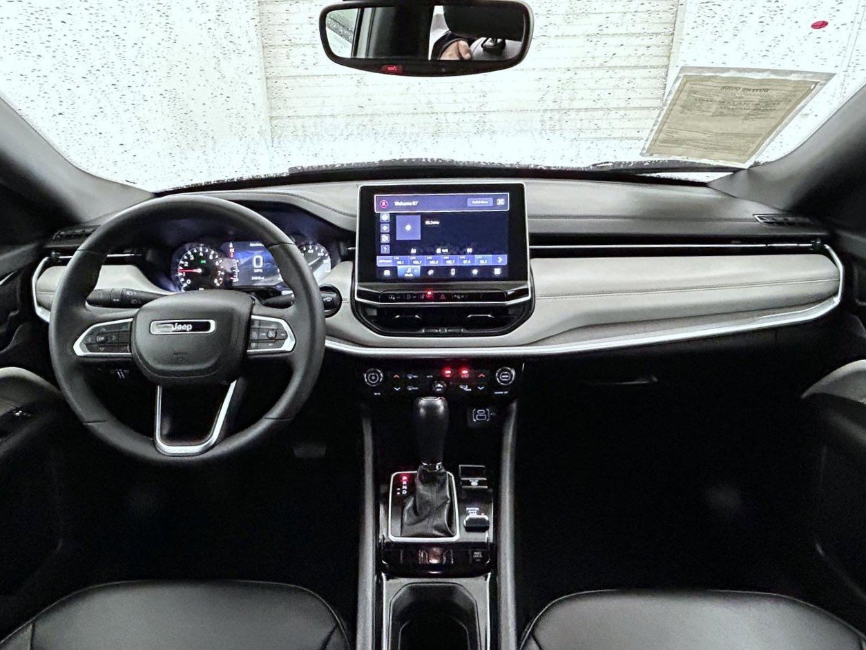 Certified 2025 Jeep Compass Limited AWD/4WD image 13