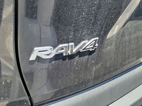 Used 2021 Toyota RAV4 XLE FWD image 5