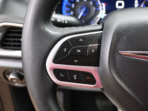 Used 2025 Chrysler Pacifica Select FWD image 17
