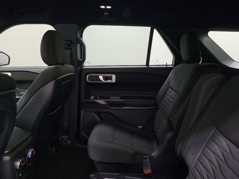 Used 2020 Ford Explorer XLT w/ Comfort Package image 18