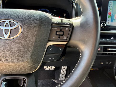 Used 2025 Toyota Camry SE FWD image 14