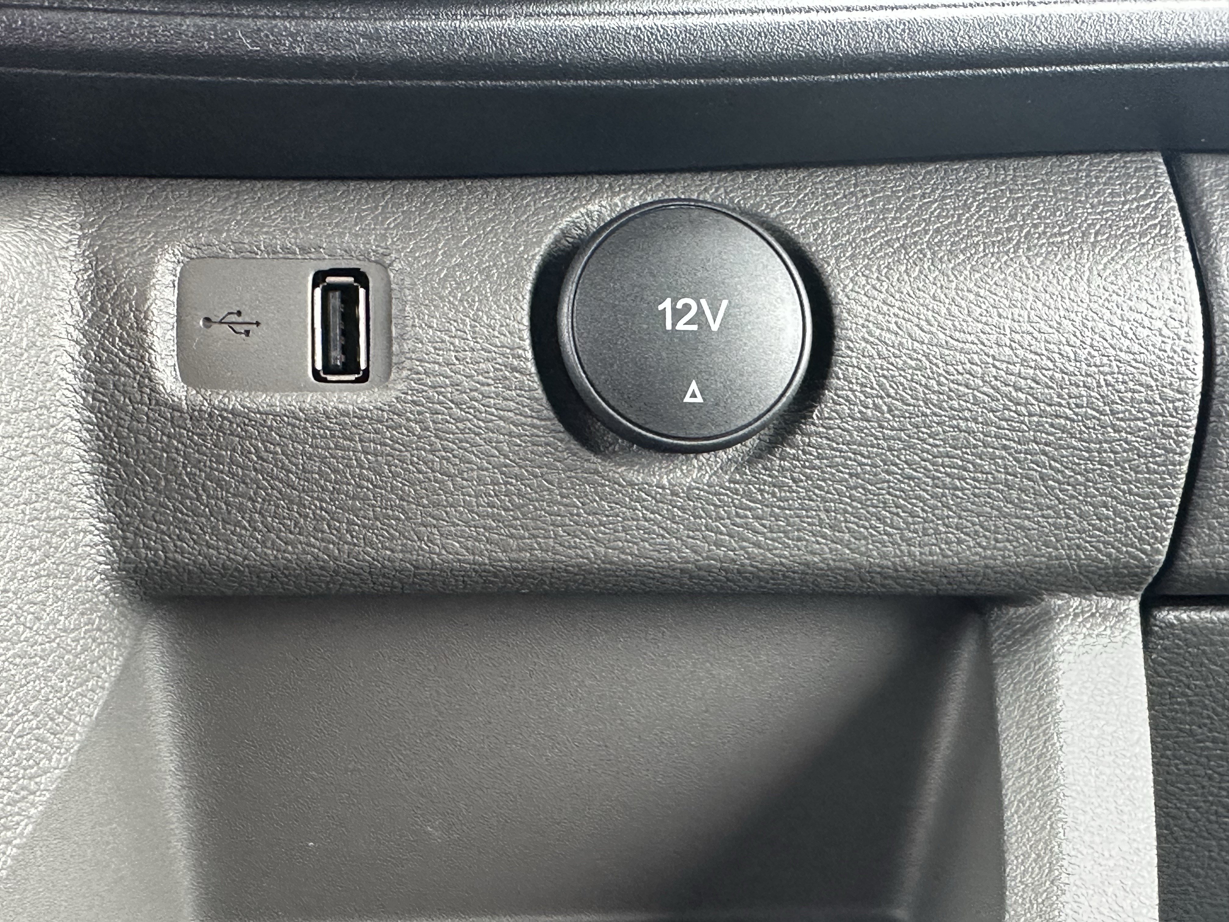 Used 2024 Ford E-Transit Low Roof RWD image 29