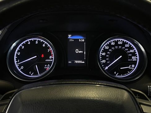 Used 2020 Toyota Camry SE FWD image 15