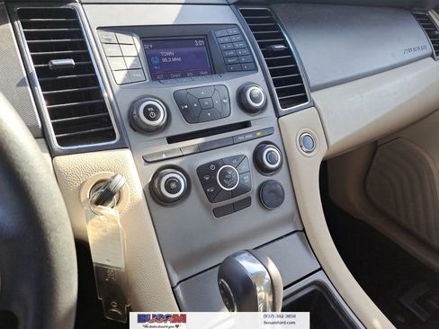 Used 2017 Ford Taurus SE image 18