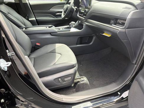 Used 2026 Toyota Grand Highlander AWD image 13