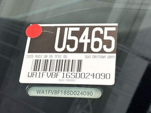 Used 2025 Audi Q8 Prestige image 31