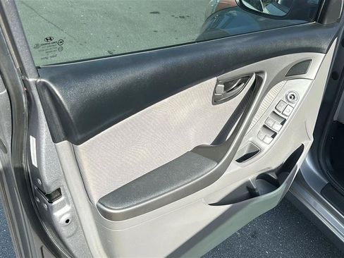 Used 2013 Hyundai Elantra GLS w/ Preferred Pkg FWD image 18