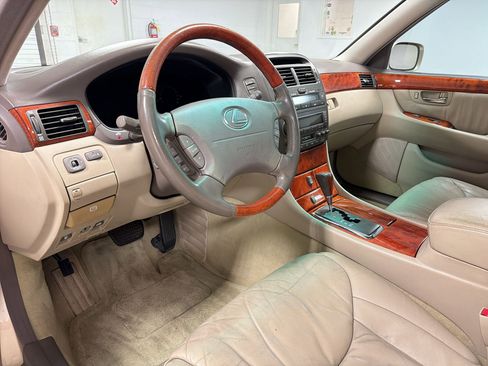 Used 2002 Lexus LS 430 RWD image 4