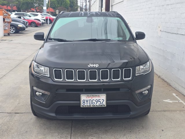 Used 2018 Jeep Compass Latitude w/ Popular Equipment Group FWD image 2