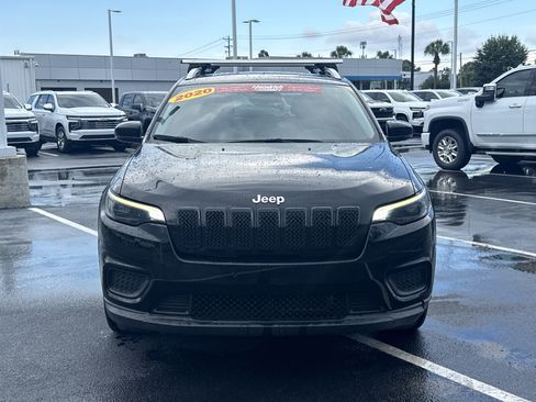 Used 2020 Jeep Cherokee Latitude FWD image 3