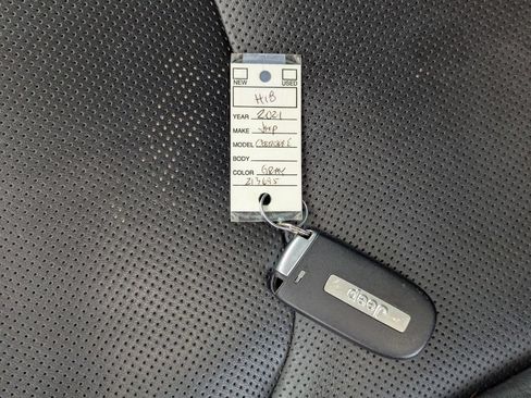 Used 2021 Jeep Cherokee Limited AWD/4WD image 37