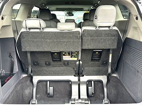 Used 2024 Toyota Sienna XLE image 22