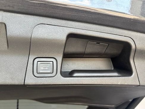 Used 2018 GMC Acadia SLE w/ Driver Alert Package I AWD/4WD image 29