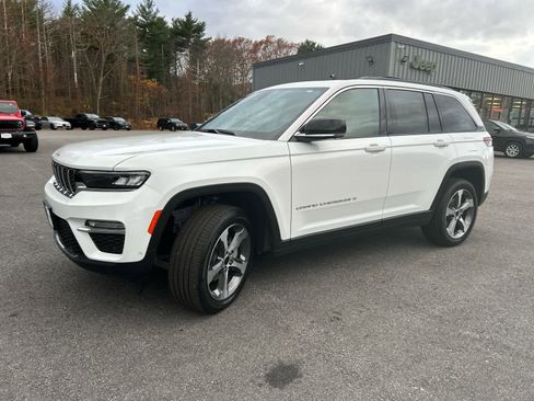 New 2025 Jeep Grand Cherokee Limited w/ Luxury Tech Group II image 15