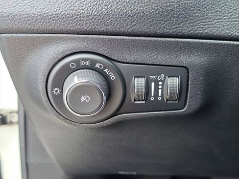 Certified 2018 Jeep Compass Latitude w/ Popular Equipment Group FWD image 24