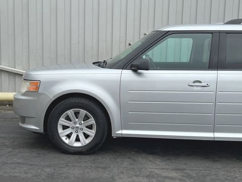 Used 2011 Ford Flex SE image 15