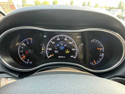 Used 2019 Jeep Grand Cherokee Altitude AWD/4WD image 2