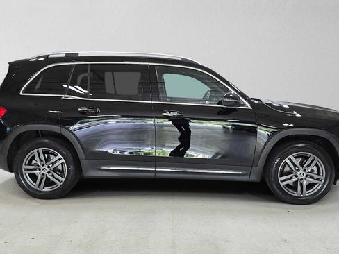 Used 2026 Mercedes-Benz GLB 250 4MATIC image 2