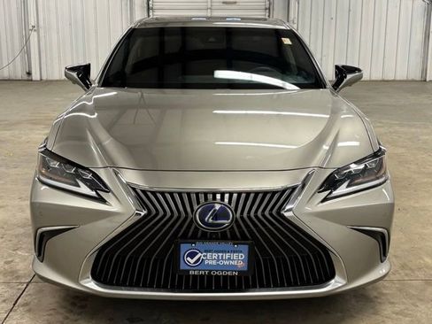 Used 2021 Lexus ES 300h Ultra Luxury w/ Accessory Package 2 FWD image 2