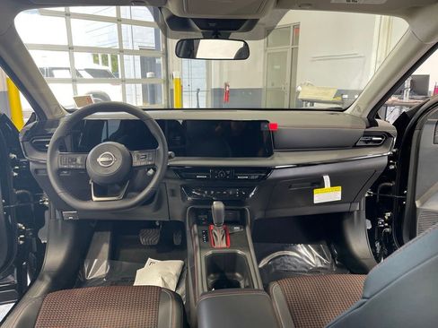 New 2026 Nissan Kicks SR w/ Cold Weather Package FWD image 9