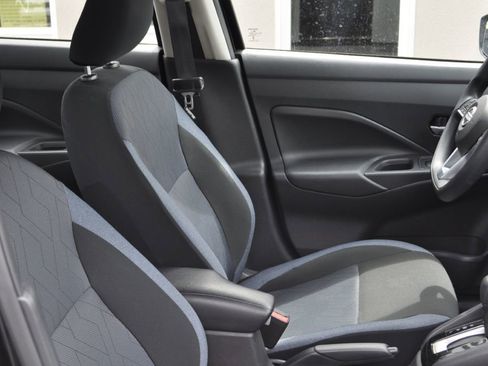 Used 2025 Nissan Versa SV image 17