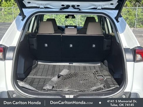 Used 2020 Toyota RAV4 XLE w/ Convenience Package FWD image 6