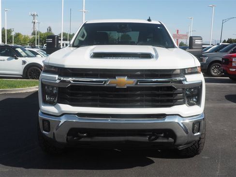 Used 2024 Chevrolet Silverado 2500 LT image 2