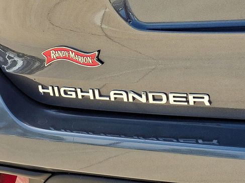 Used 2023 Toyota Highlander XLE image 31