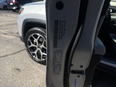 Used 2025 Jeep Compass Limited AWD/4WD image 35