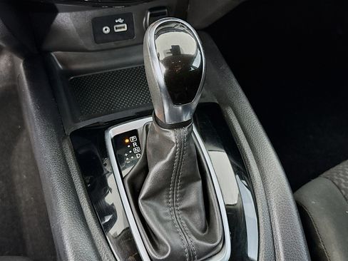 Used 2021 Nissan Rogue Sport S image 19